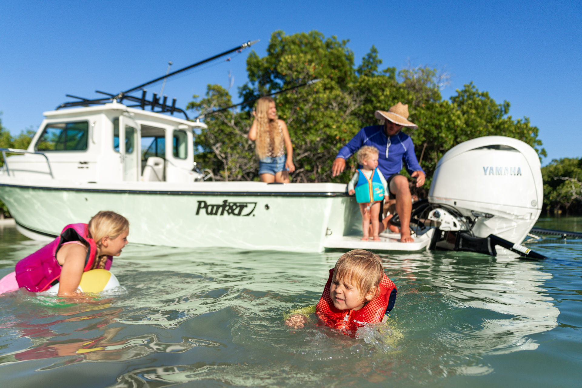 Parker Boats 247 Explorer Exterior 08