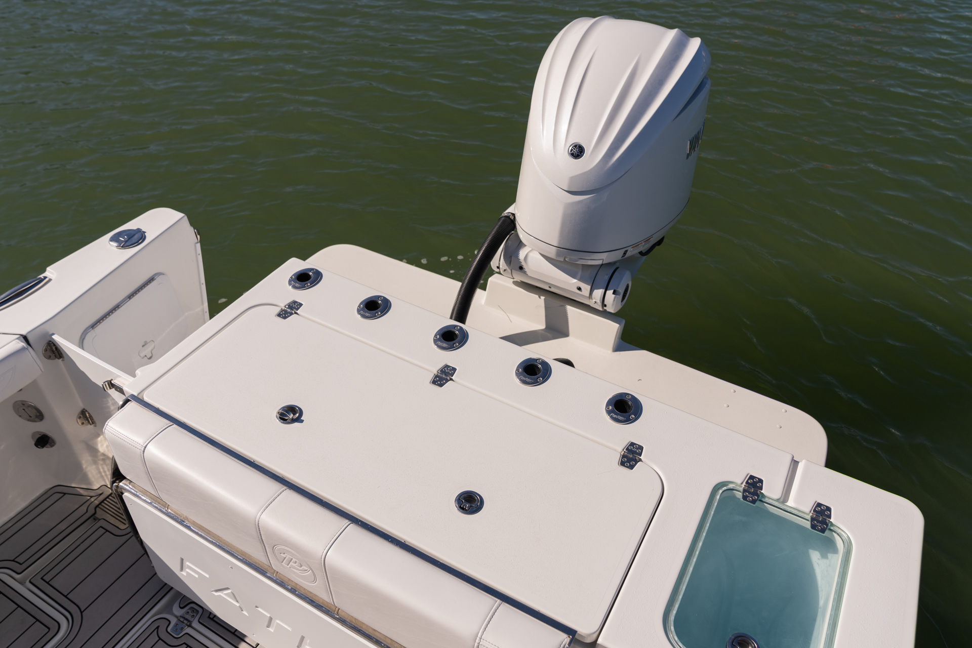 Parker Boats 254 Fathom Interior 02