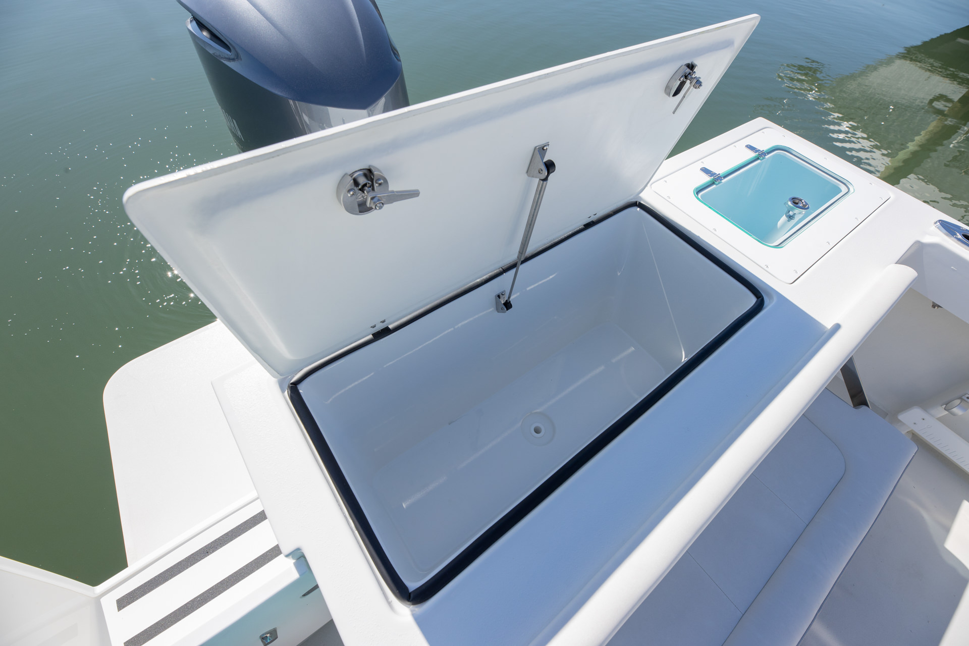 Parker Boats 257 Explorer Interior 21