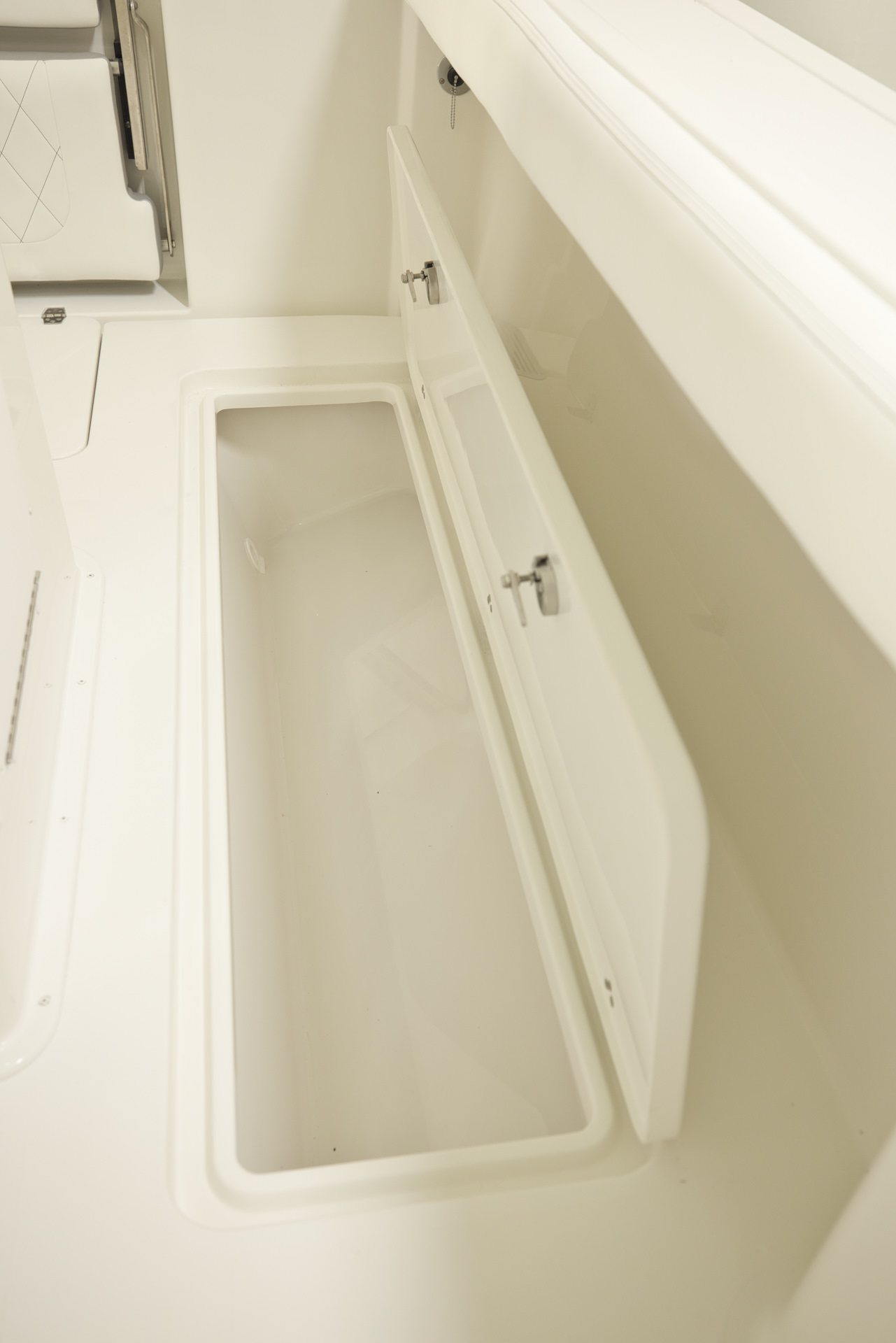 Parker Boats 274 Fathom Interior 02